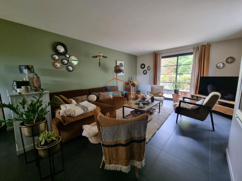 Maison traditionnelle - 190 m² - 8 pièces