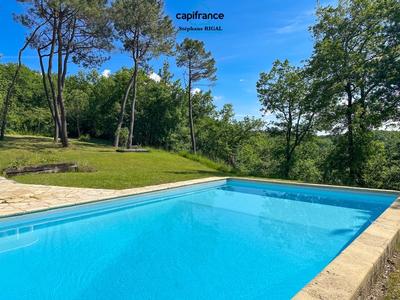 Propriété - 250 m² - 7 pièces