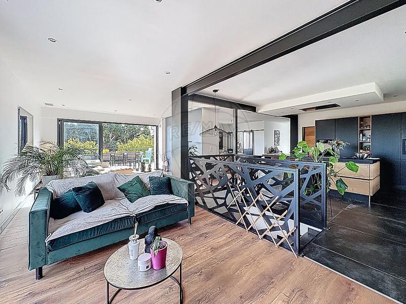 Maison - 207 m² - 7 pièces