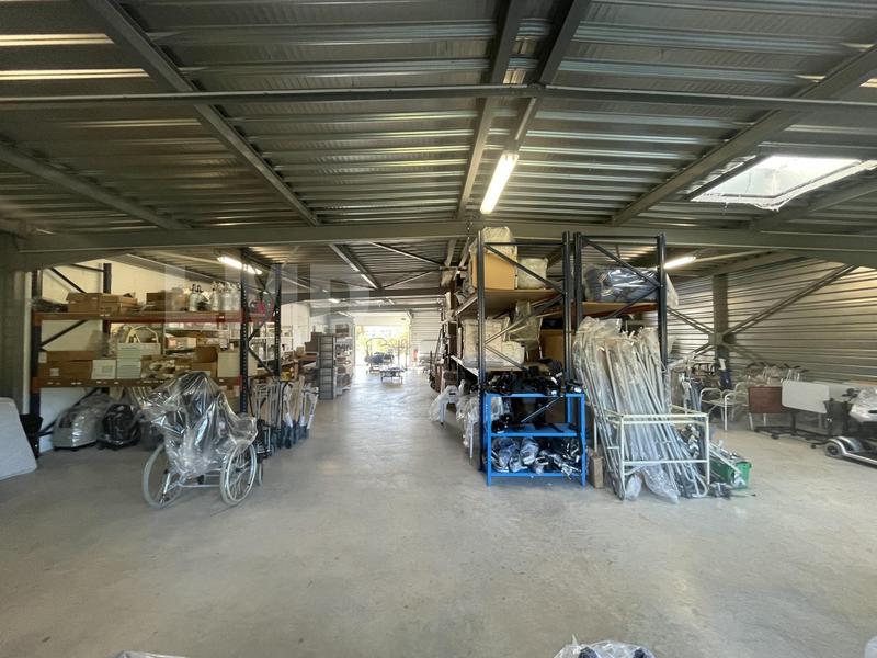 Entrepôt - 351 m² - 5 pièces