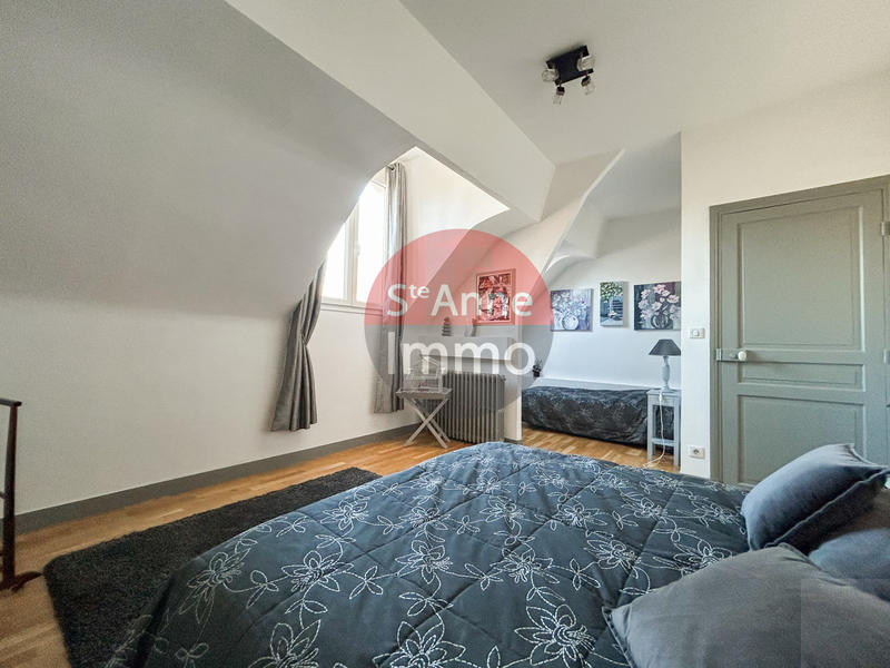 Maison - 280 m² - 9 pièces