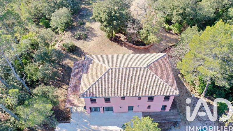 Maison - 305 m² - 10 pièces