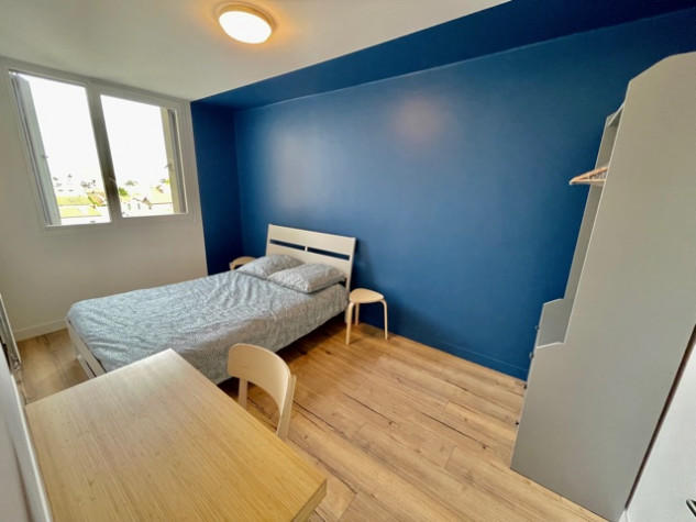 Chambre - 11 m² - 5 pièces