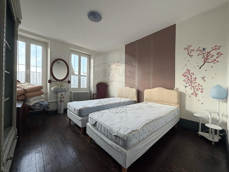 Maison de ville - 239 m² - 10 pièces