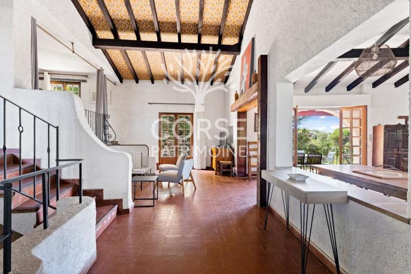 Villa - 206 m² - 6 pièces