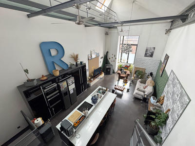 Loft - 145 m² - 6 pièces