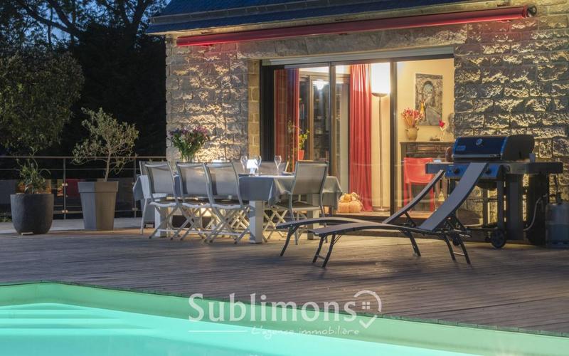 Maison - 305 m² - 6 pièces