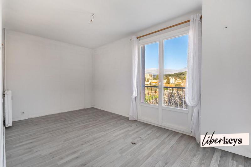 Appartement - 105 m² - 7 pièces