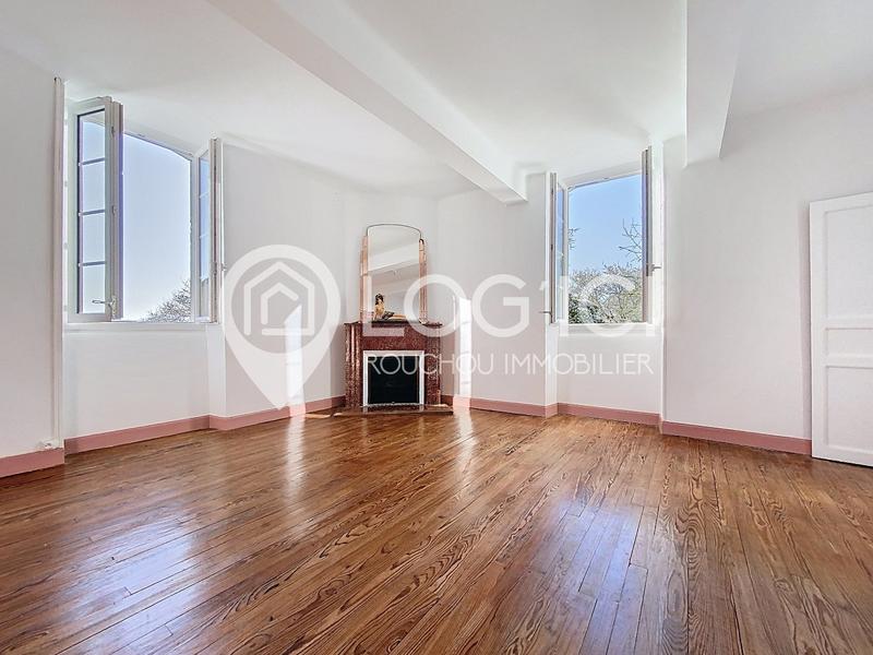 Maison - 270 m² - 8 pièces