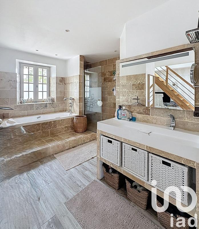 Maison de village - 570 m² - 15 pièces