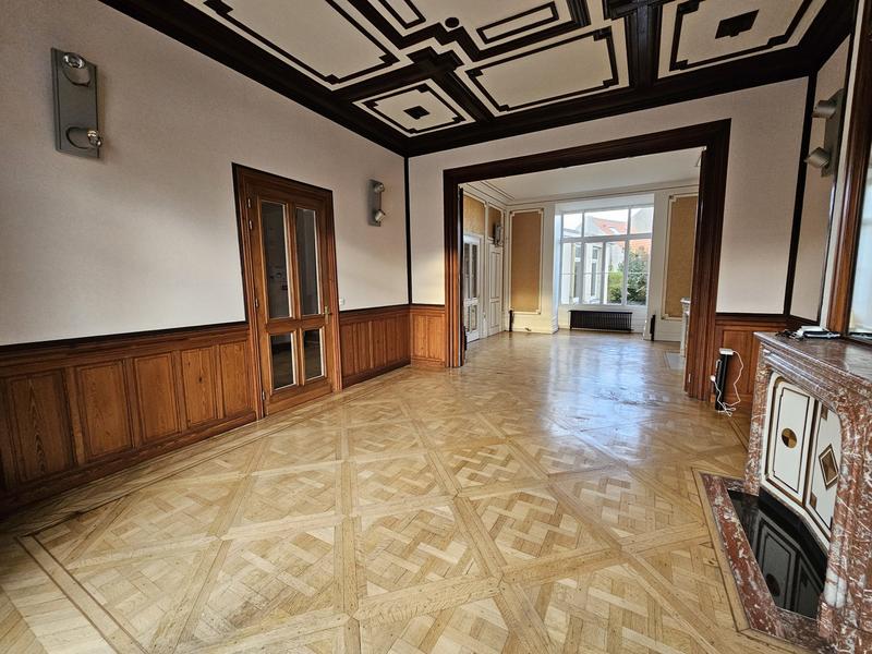 Maison - 303 m² - 12 pièces