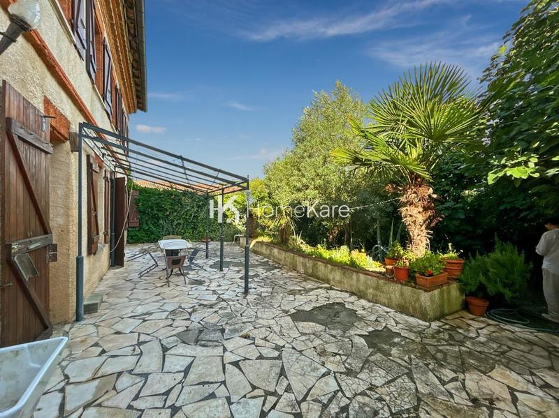 Maison - 330 m² - 8 pièces