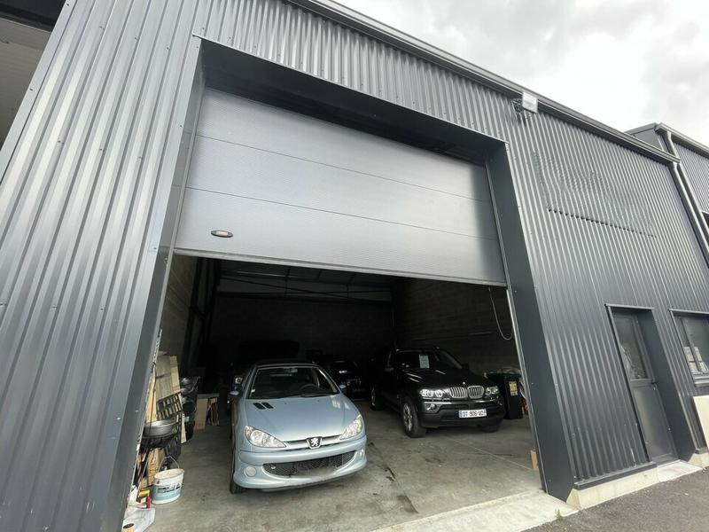 Local d'activité / Entrepôt - 125 m²