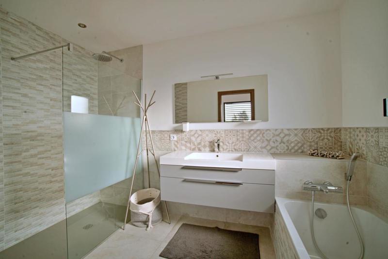 Maison - 250 m² - 7 pièces