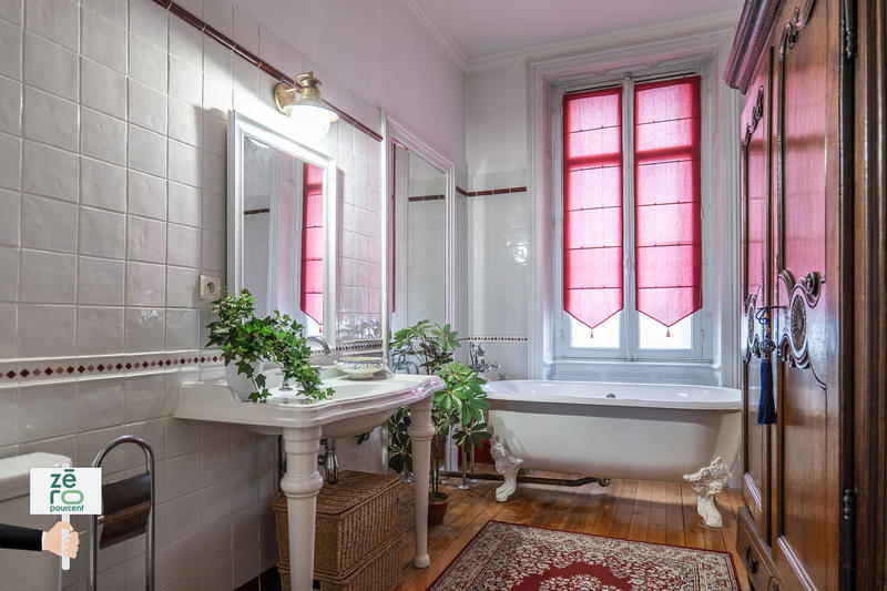 Maison - 311 m² - 12 pièces