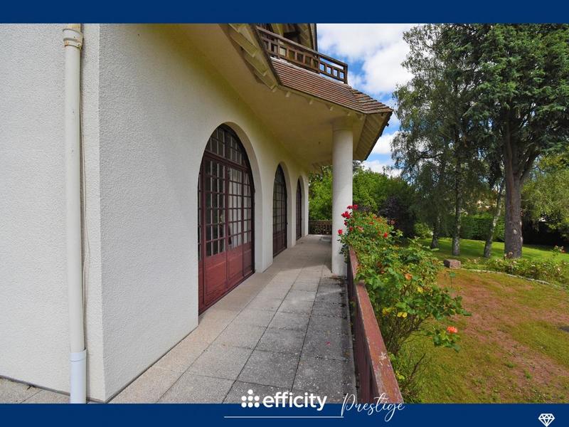 Maison - 450 m² - 16 pièces