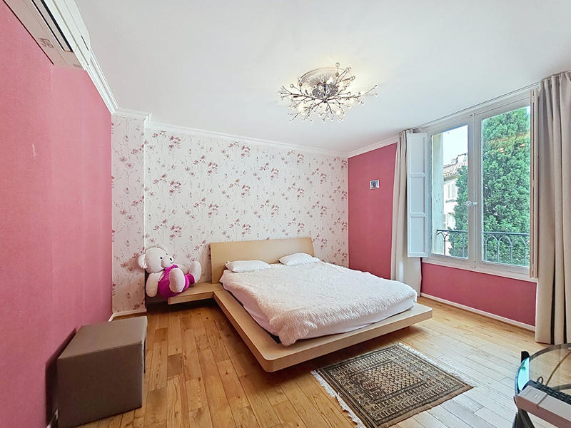 Appartement - 168 m² - 5 pièces