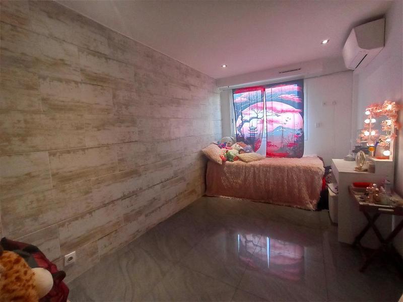 Appartement - 93 m² - 5 pièces