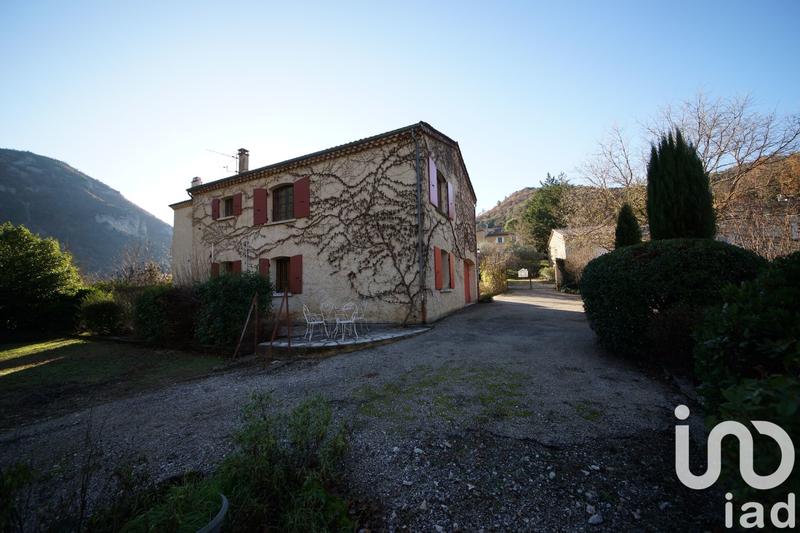 Maison - 235 m² - 10 pièces