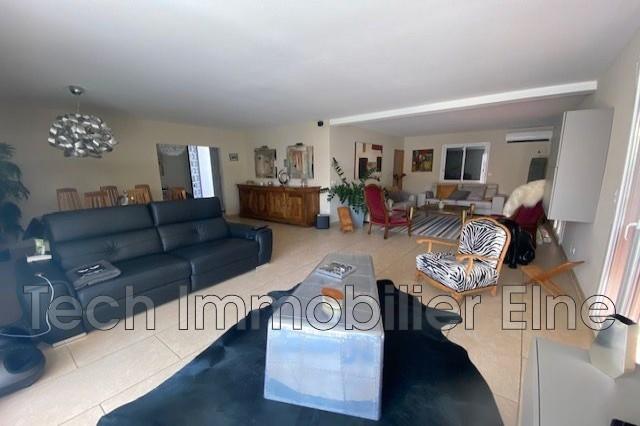 Villa - 306 m² - 8 pièces