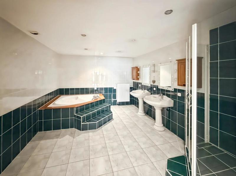 Maison de village - 257 m² - 11 pièces