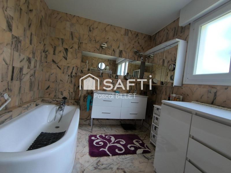 Villa - 230 m² - 9 pièces