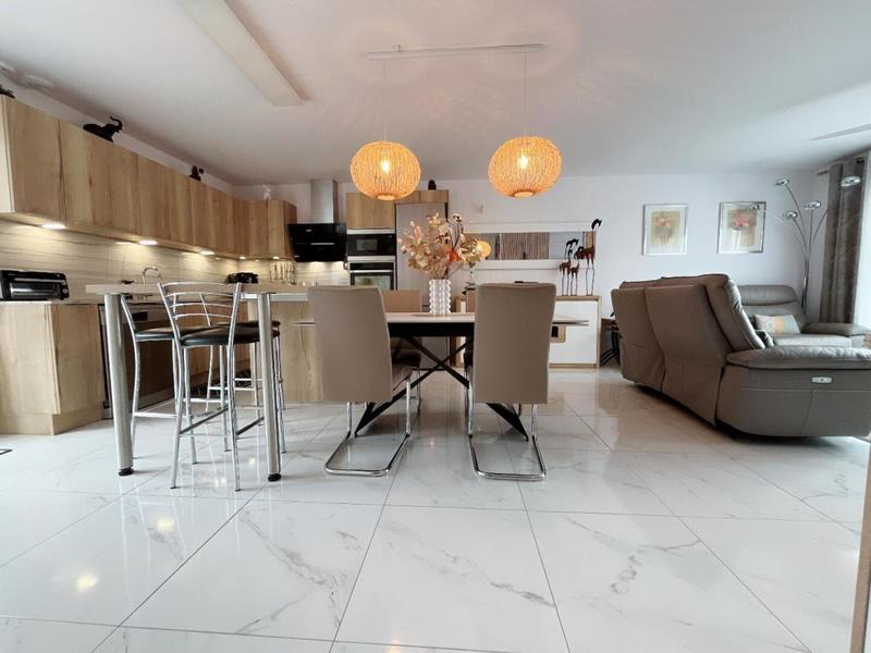 Maison - 95 m² - 4 pièces