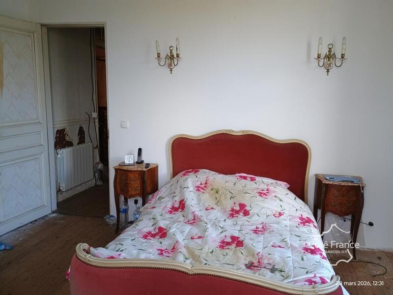 Propriété - 240 m² - 8 pièces