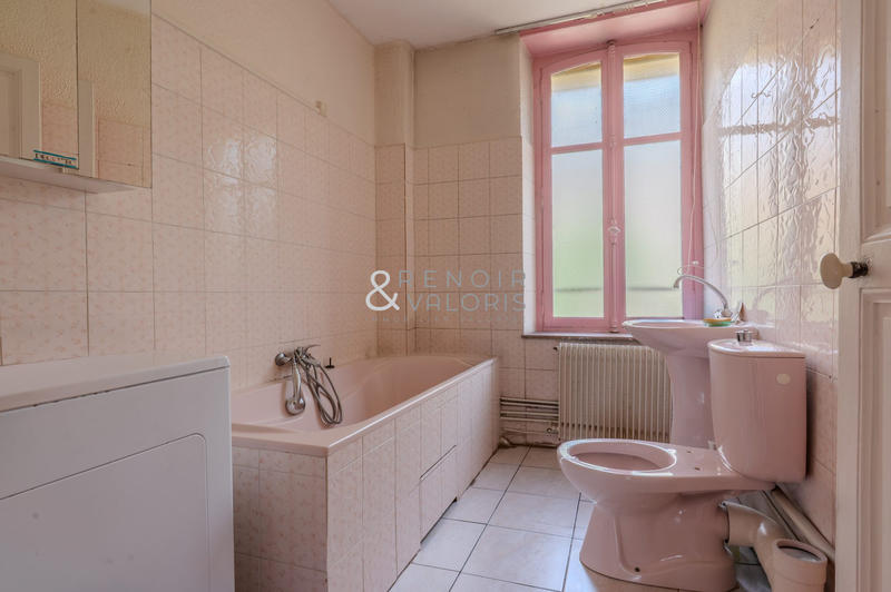 Maison - 239 m² - 8 pièces