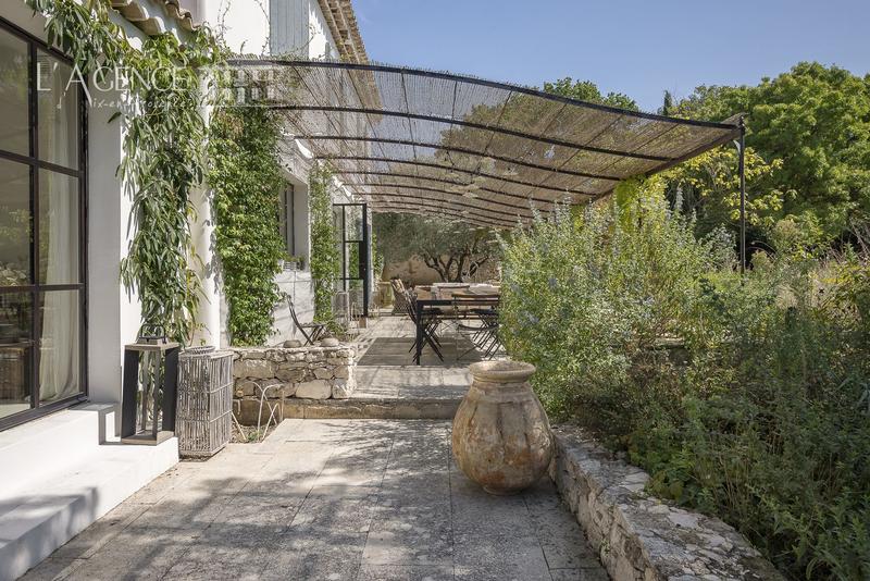 Maison - 380 m² - 9 pièces