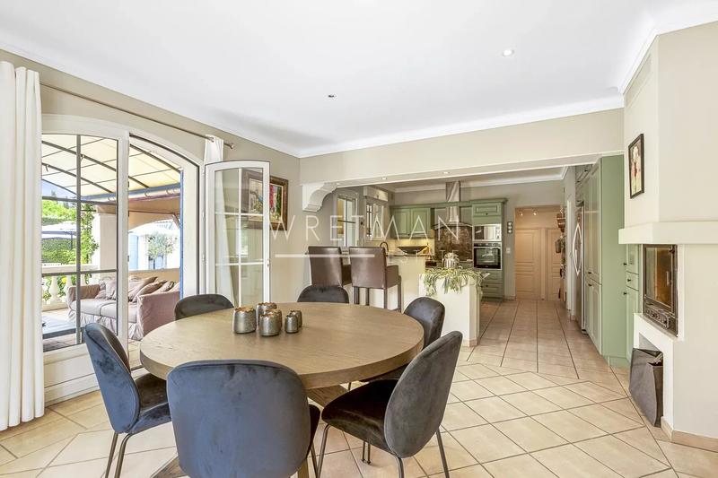 Villa - 248 m² - 8 pièces