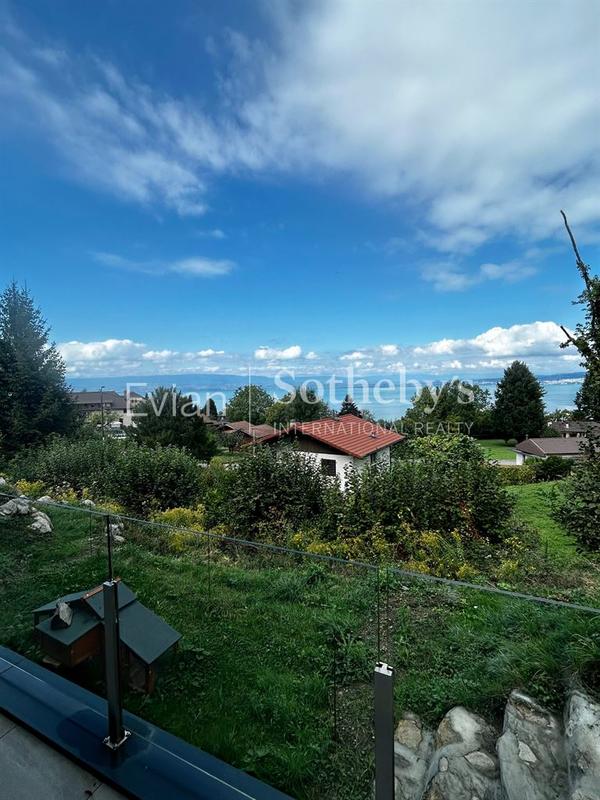 Maison - 230 m² - 6 pièces