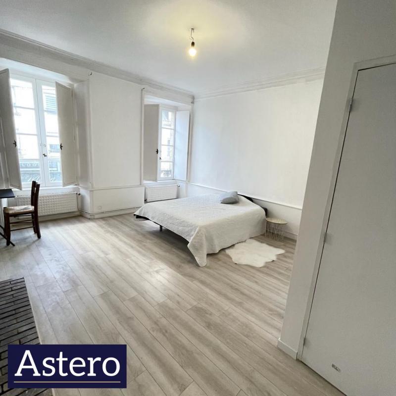 Appartement - 253 m² - 9 pièces