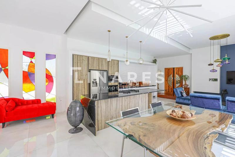 Maison - 280 m² - 4 pièces