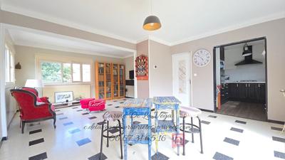 Maison - 95 m² - 5 pièces