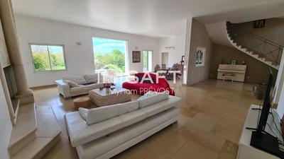 Maison - 264 m² - 11 pièces