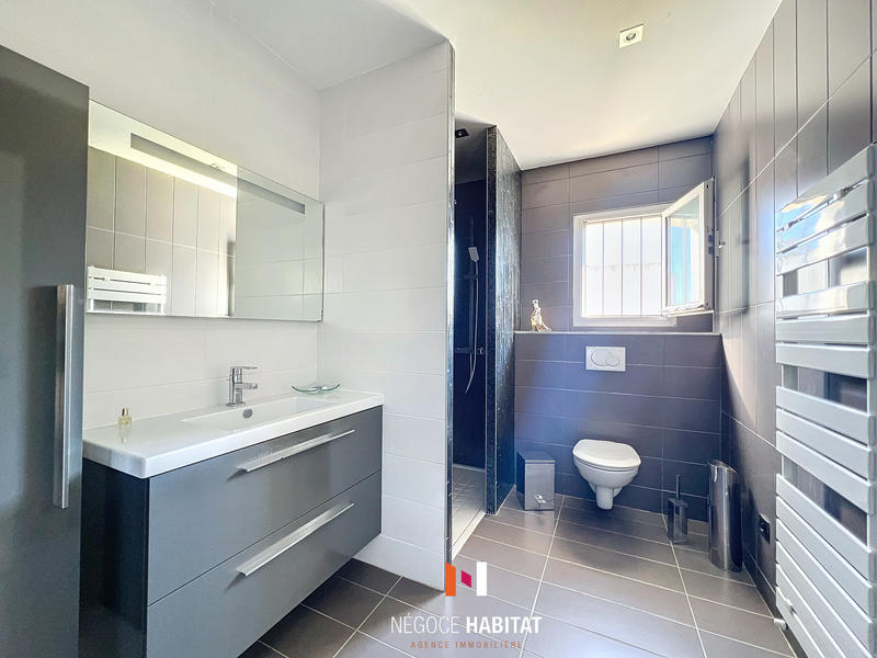 Maison - 251 m² - 6 pièces