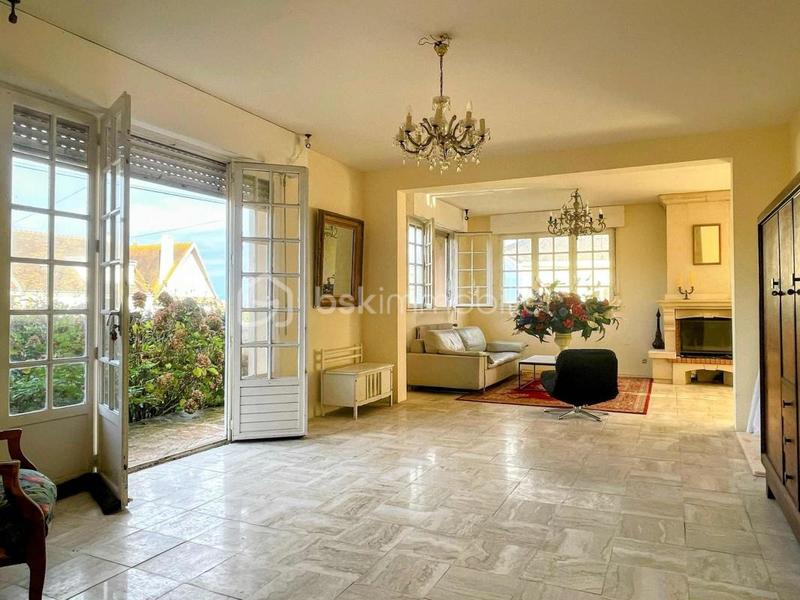 Maison traditionnelle - 170 m² - 7 pièces