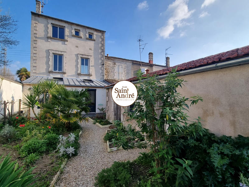 Maison - 165 m² - 8 pièces