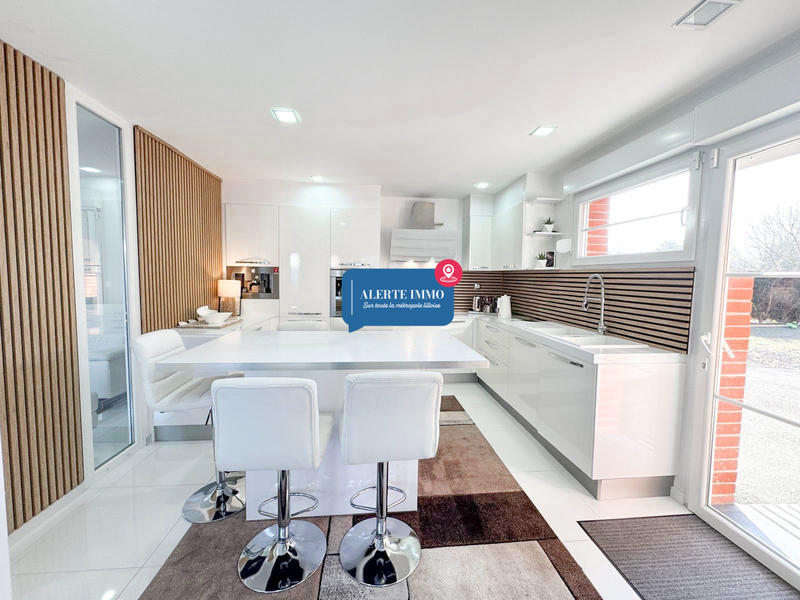 Maison - 208 m² - 10 pièces