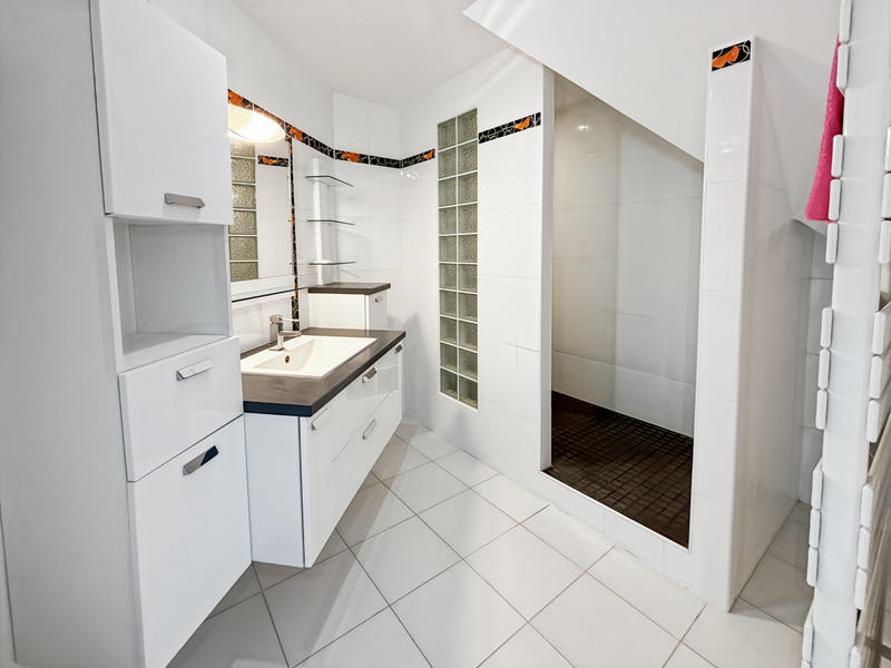 Maison - 228 m² - 7 pièces