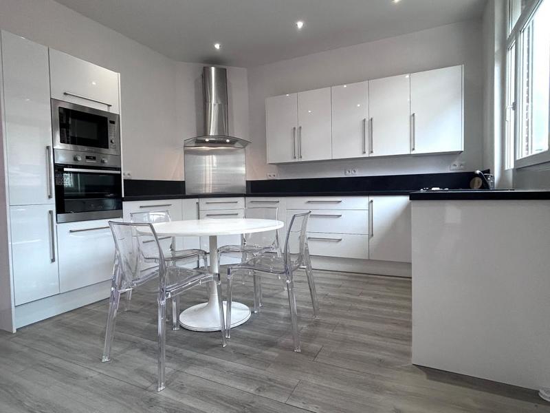 Maison - 214 m² - 7 pièces