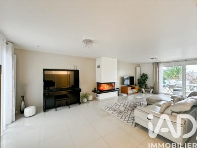 Maison - 270 m² - 8 pièces