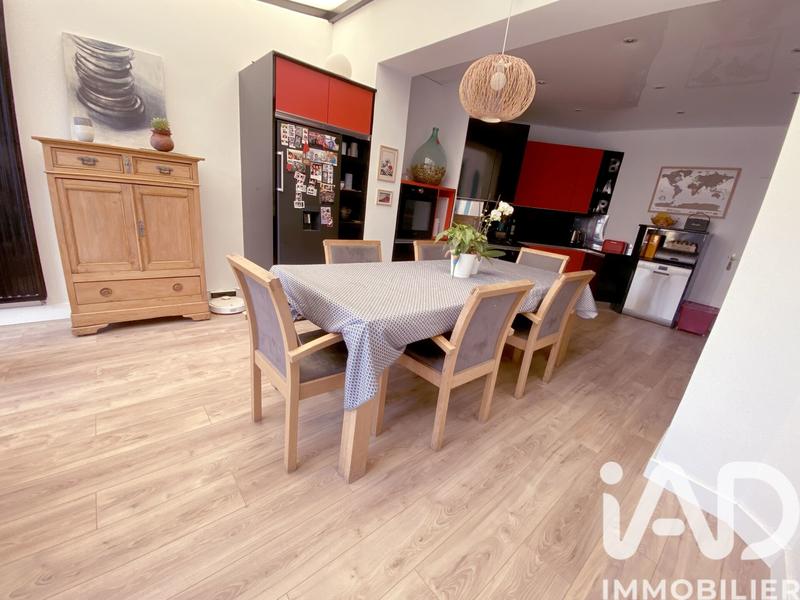 Maison - 233 m² - 7 pièces