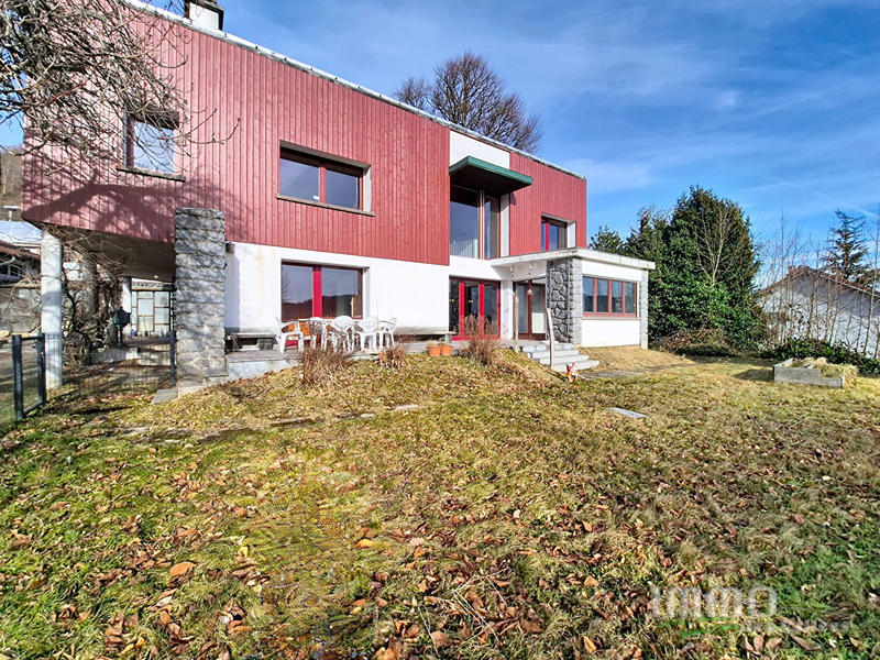 Maison - 205 m² - 11 pièces