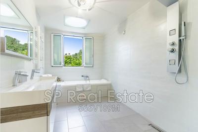 Villa - 265 m² - 6 pièces