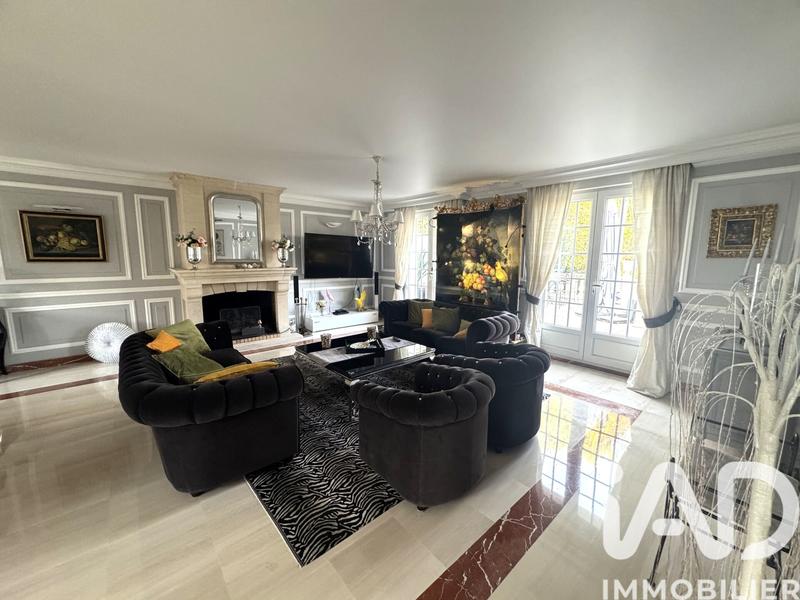 Maison - 180 m² - 5 pièces