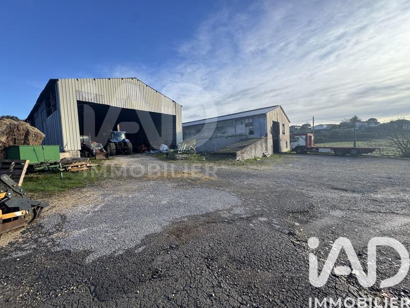 Maison - 1 779 m² - 4 pièces