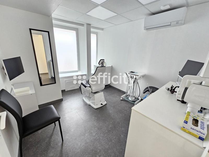 Bureau - 70 m² - 5 pièces