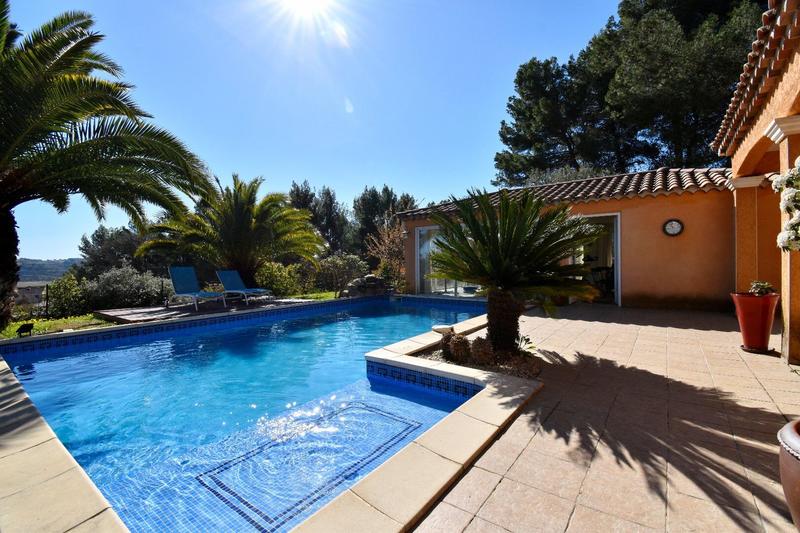 Villa - 235 m² - 6 pièces